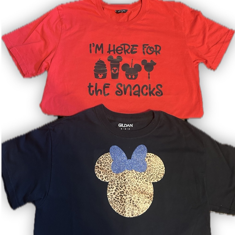 Woman's cute Medium casual Disney vacation Graphic T-Shirt. animal print/snacks